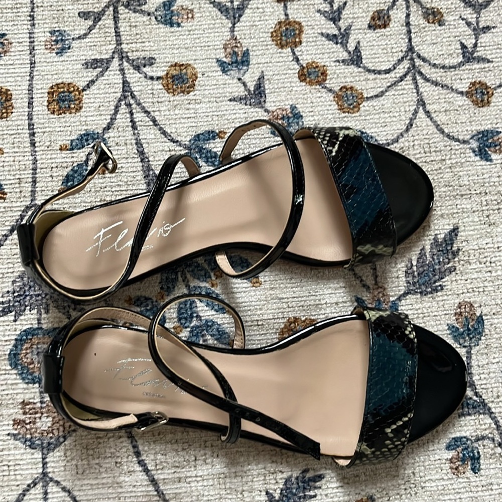 Sandals - Picture 3 of 3